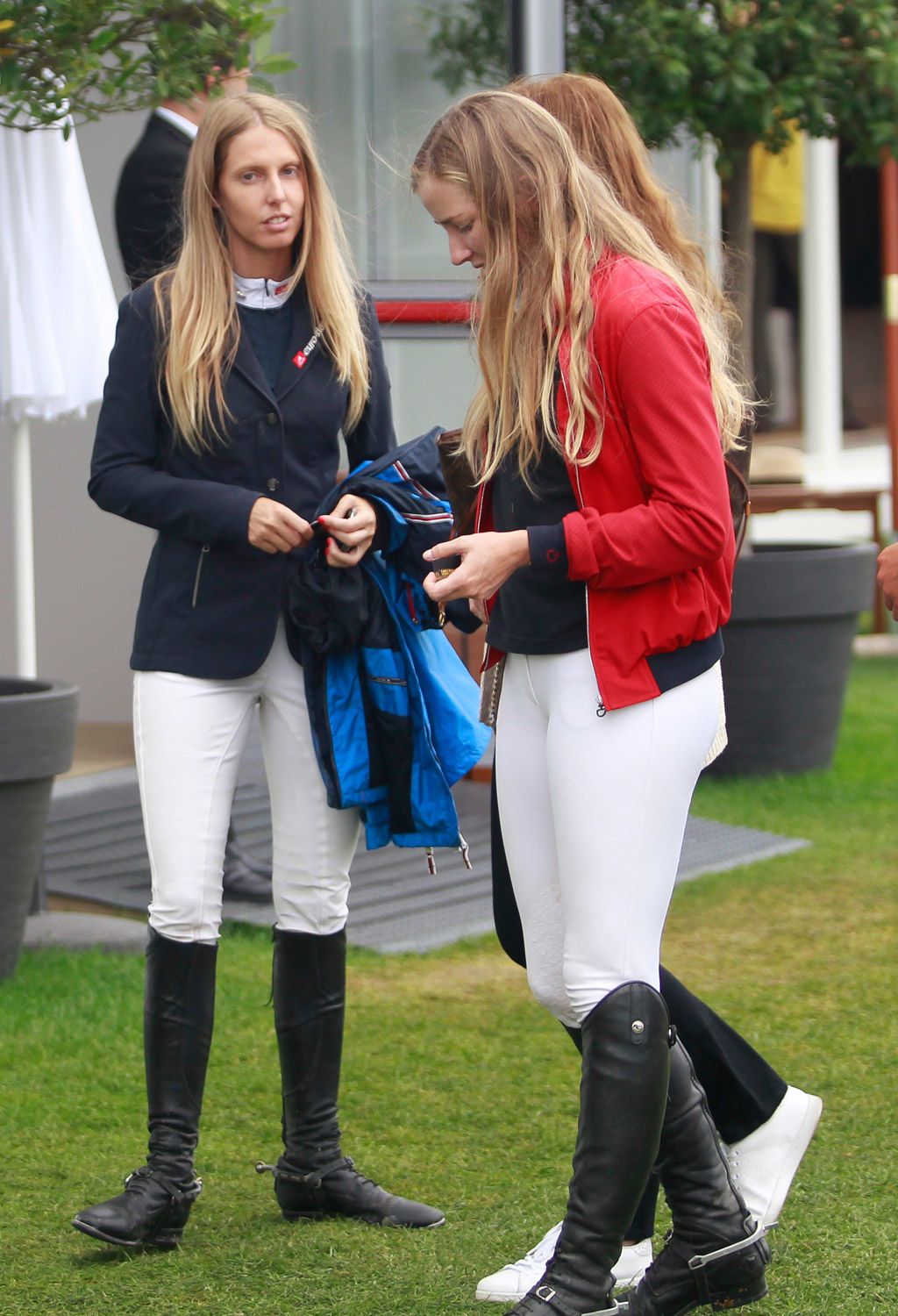 Clothing, Riding boot, Footwear, Jeans, Fashion, Snapshot, Boot, Leg, Street fashion, Leggings, 