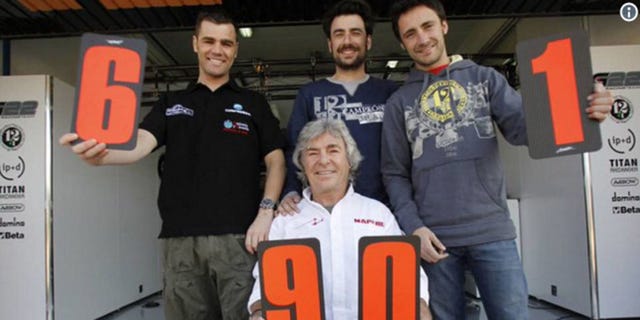 Ángel Nieto con sus hijos Gelete y Pablo y su sobrino Fonsi.