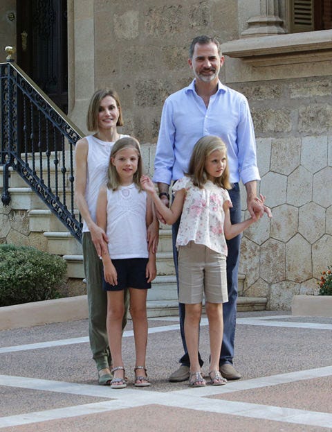 Los reyes Felipe y Letizia con la princesa Leonor y la infanta Sofía en Marivent