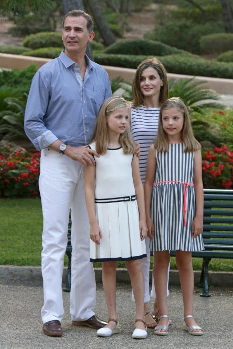 Los reyes Felipe y Letizia con la princesa Leonor y la infanta Sofía en Marivent