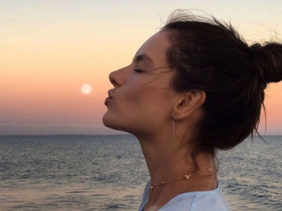 Hair, Sky, Beauty, Chin, Skin, Neck, Nose, Hairstyle, Forehead, Sea, Hair, Sky, Beauty, Chin, Skin, Neck, Nose, Hairstyle, Forehead, Sea,