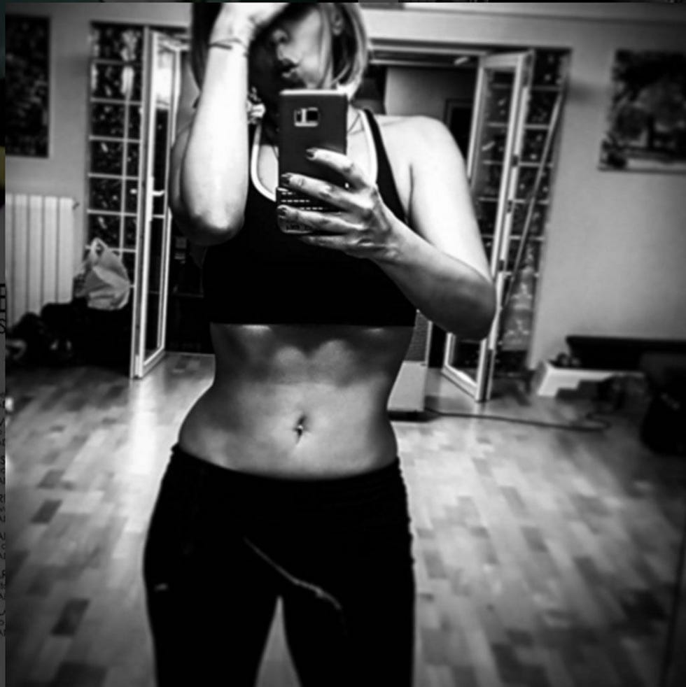 Shoulder, Abdomen, Stomach, Physical fitness, Standing, Muscle, Arm, Room, Joint, Waist, 