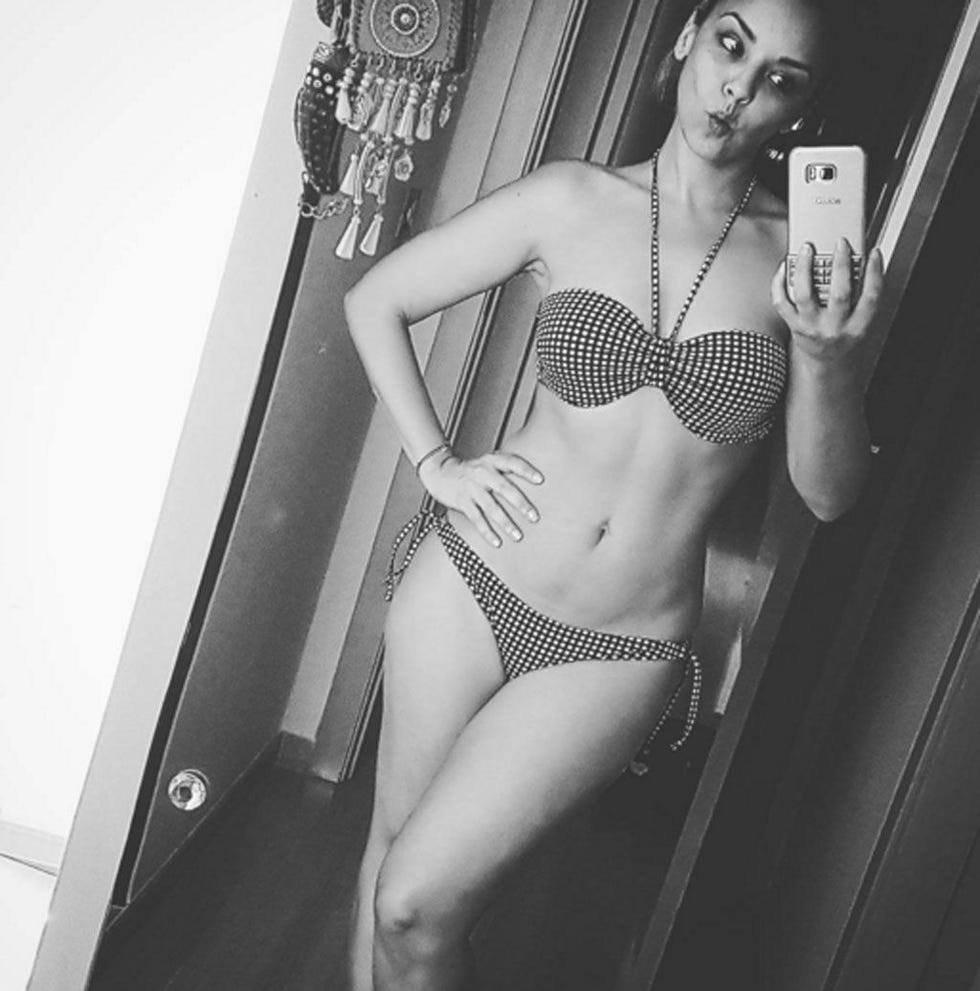 Selfie, Beauty, Black-and-white, Photography, Model, Brassiere, Lingerie, Bikini, Lip, Stomach, 