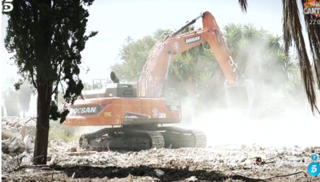 Demolition, Vehicle, Construction equipment, Soil, Tree, Bulldozer, Dust, 