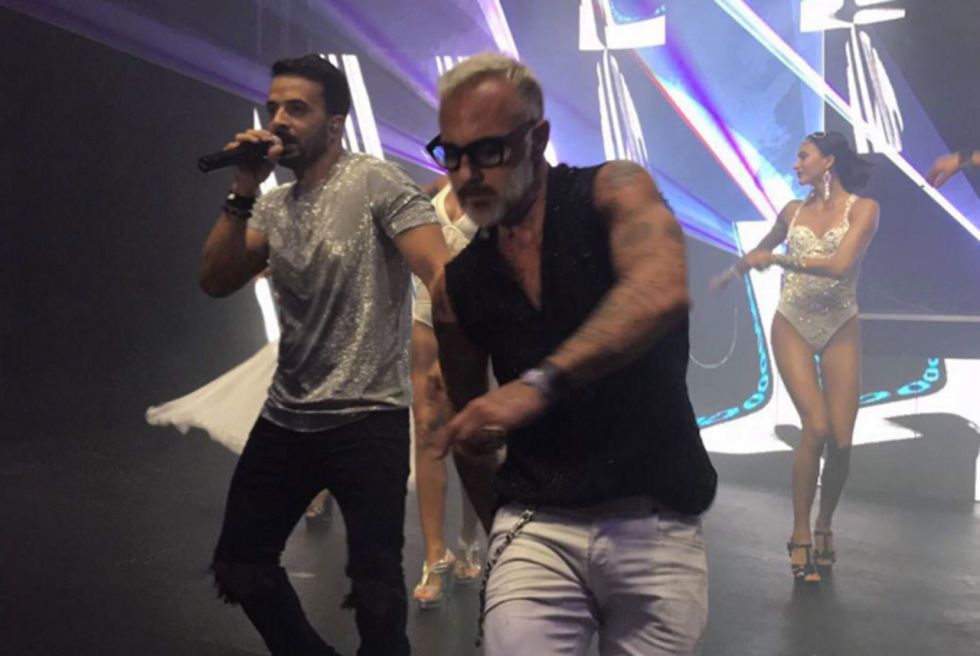 Entertainment, Performance, Performing arts, Event, Music artist, Music, Stage, Dance, Singing, Public event, Entertainment, Performance, Performing arts, Event, Music artist, Music, Stage, Dance, Singing, Public event,