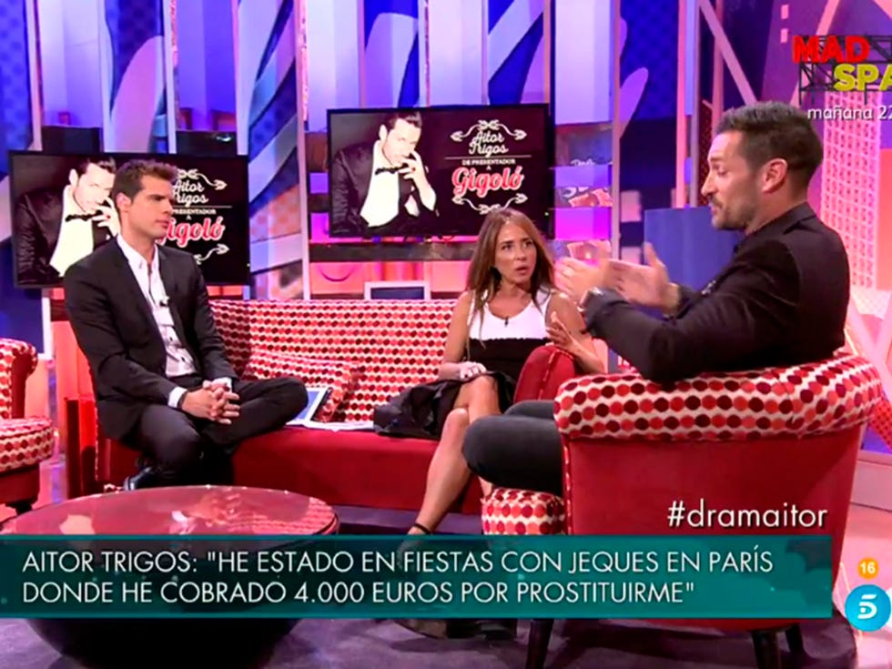 Television program, Event, News, Stage, Media, Performance, Talent show, Advertising, 