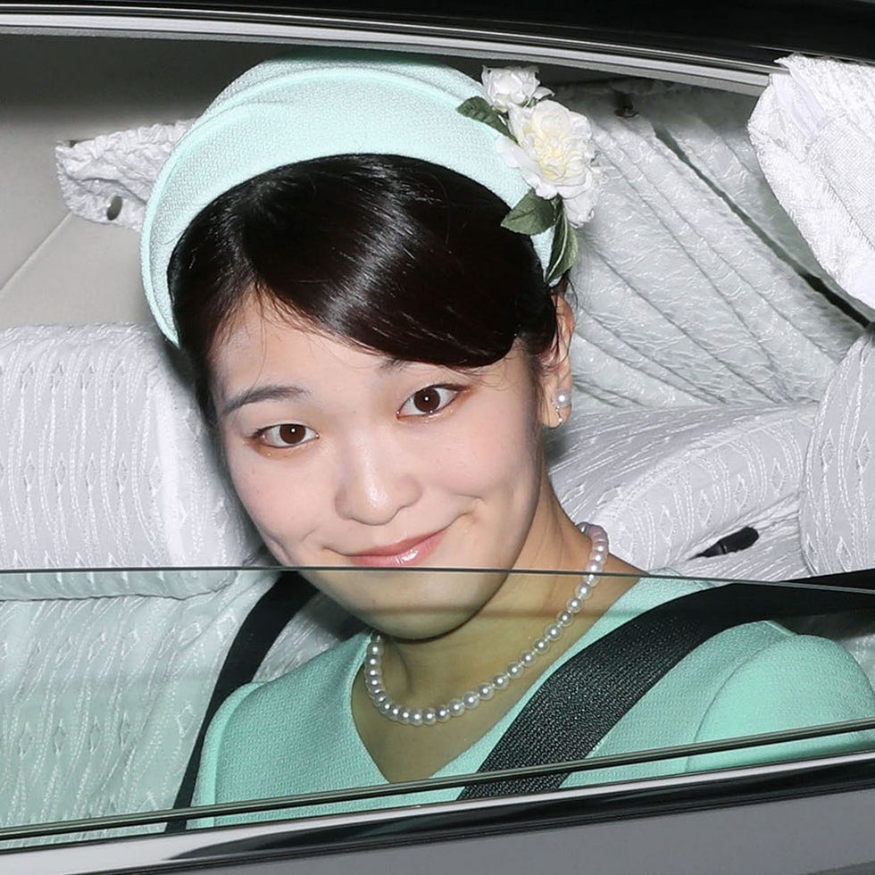 Hair, Head, Chin, Forehead, Eye, Headpiece, Smile, Headgear, Black hair, Fashion accessory, 