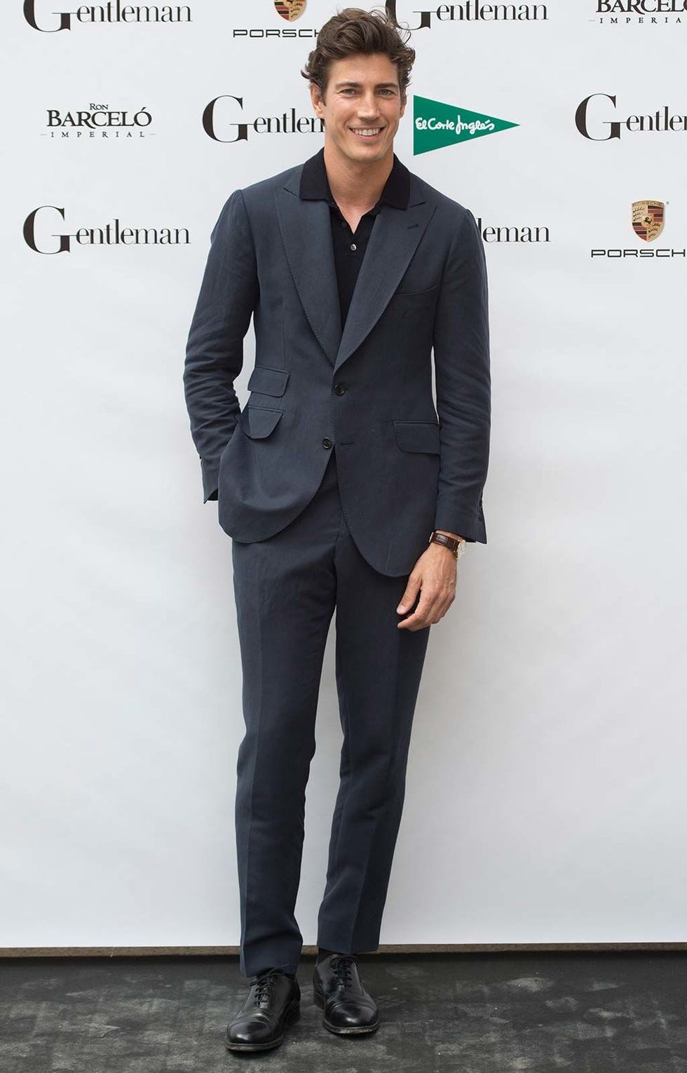Suit, Clothing, Formal wear, Fashion, Pantsuit, Tuxedo, Blazer, Outerwear, White-collar worker, Human, 