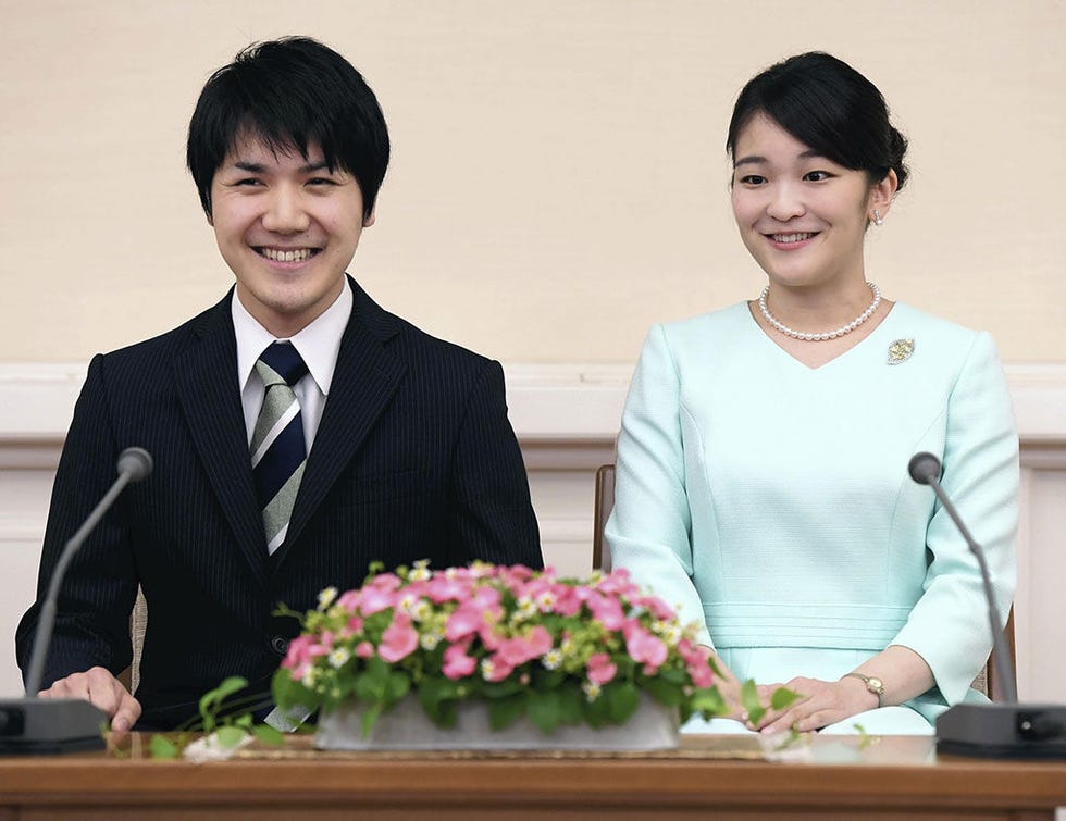 Smile, Event, Flower, Ceremony, Plant, Happy, Floristry, Official, Gesture, 