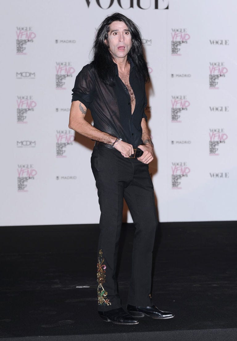 Clothing, Fashion, Shoulder, Footwear, Fashion design, Event, Long hair, Carpet, Performance, Brown hair, 
