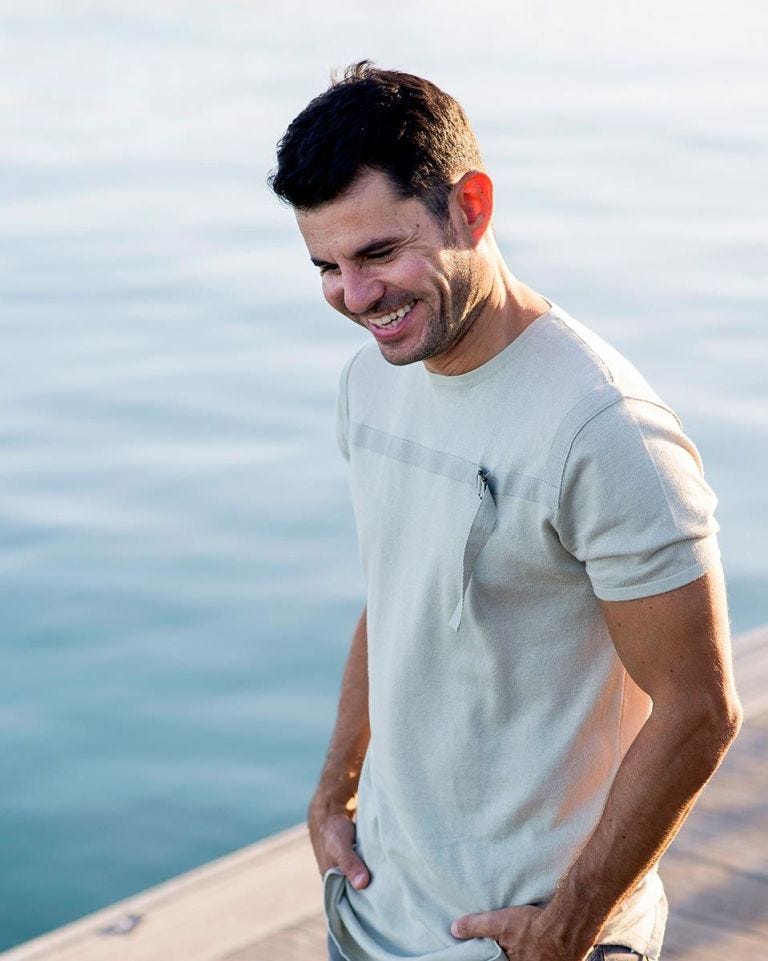 White, Facial expression, T-shirt, Sleeve, Neck, Smile, Vacation, Arm, Top, Summer, 