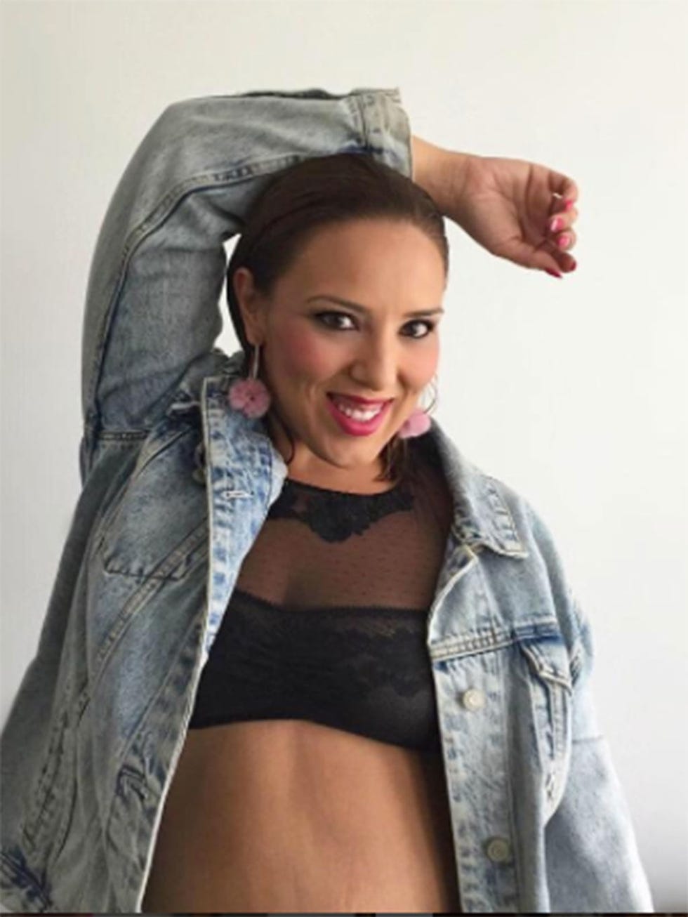 Beauty, Shoulder, Hairstyle, Arm, Photo shoot, Muscle, Abdomen, Outerwear, Photography, Model, 