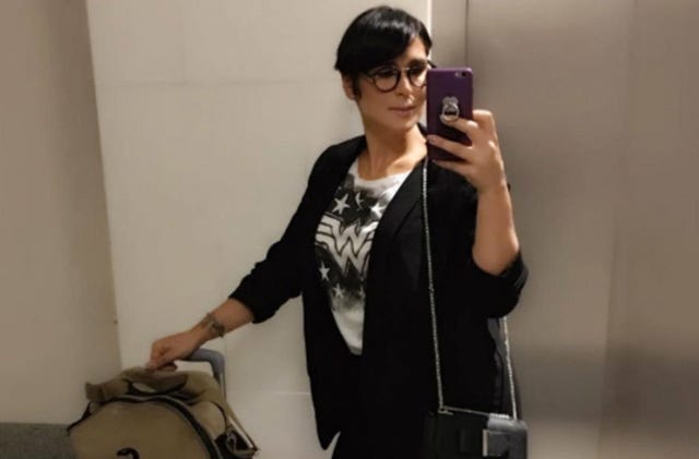 Shoulder, Snapshot, Eyewear, Joint, Photography, Fashion, Blazer, Bag, Outerwear, Fashion accessory, 