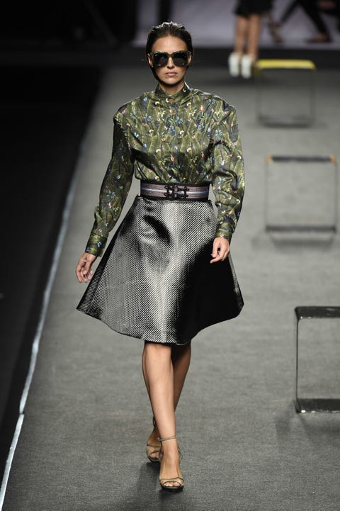 Fashion model, Fashion, Fashion show, Runway, Clothing, Eyewear, Street fashion, Fashion design, Shoulder, Haute couture, 