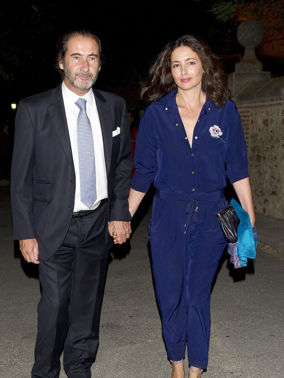 Suit, Formal wear, Cobalt blue, Electric blue, Pantsuit, Event, Tuxedo, White-collar worker, 