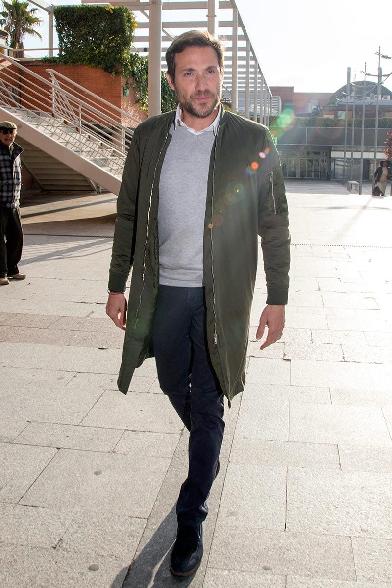 Clothing, Street fashion, Jacket, Fashion, Snapshot, Outerwear, Standing, Footwear, Blazer, Leather jacket, 