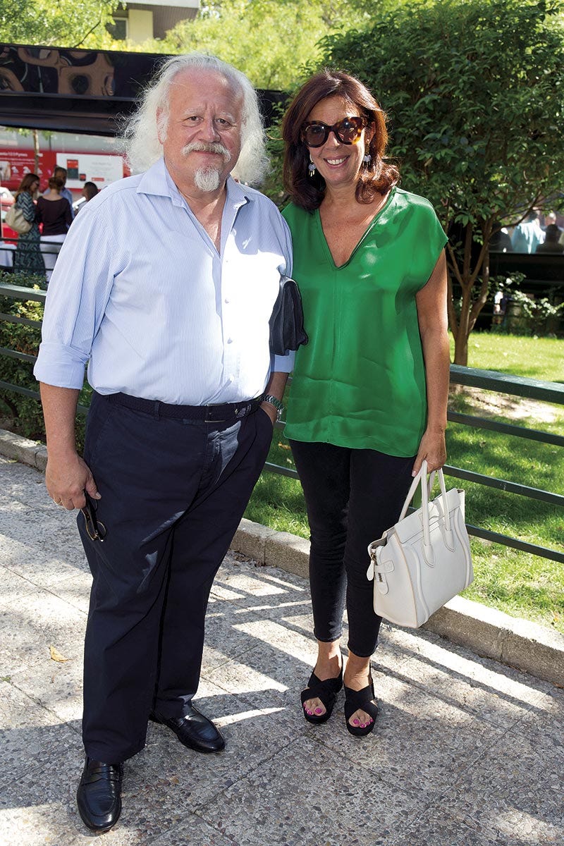 Green, Walking, Event, Recreation, Leisure, Glasses, Tourism, Jeans, 