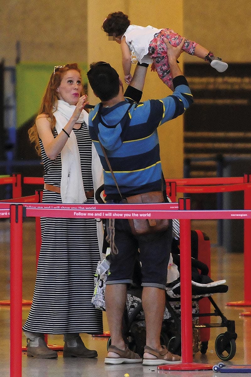 María Castro con su chico y su novio