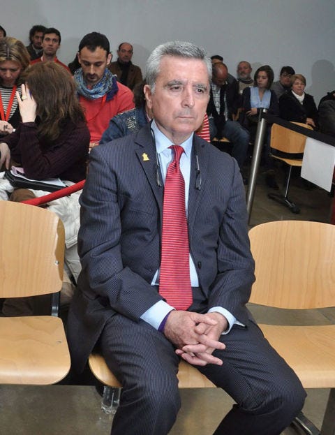 Event, Businessperson, Suit, Management, Employment, Sitting, White-collar worker, 