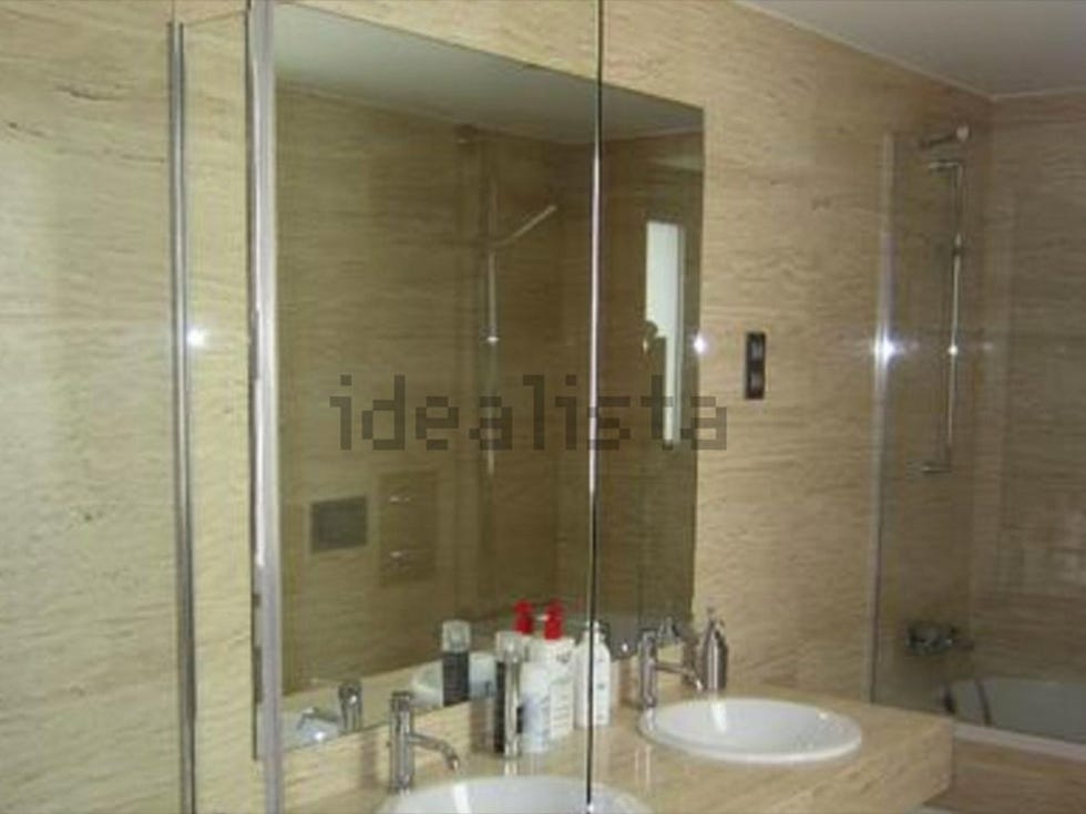 Bathroom, Tile, Property, Room, Wall, Plumbing fixture, Interior design, Architecture, Real estate, Door, 