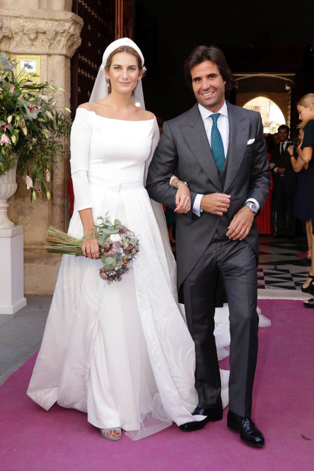 Gown, Dress, Wedding dress, Facial expression, Red carpet, Carpet, Clothing, Bride, Formal wear, Bridal clothing, 