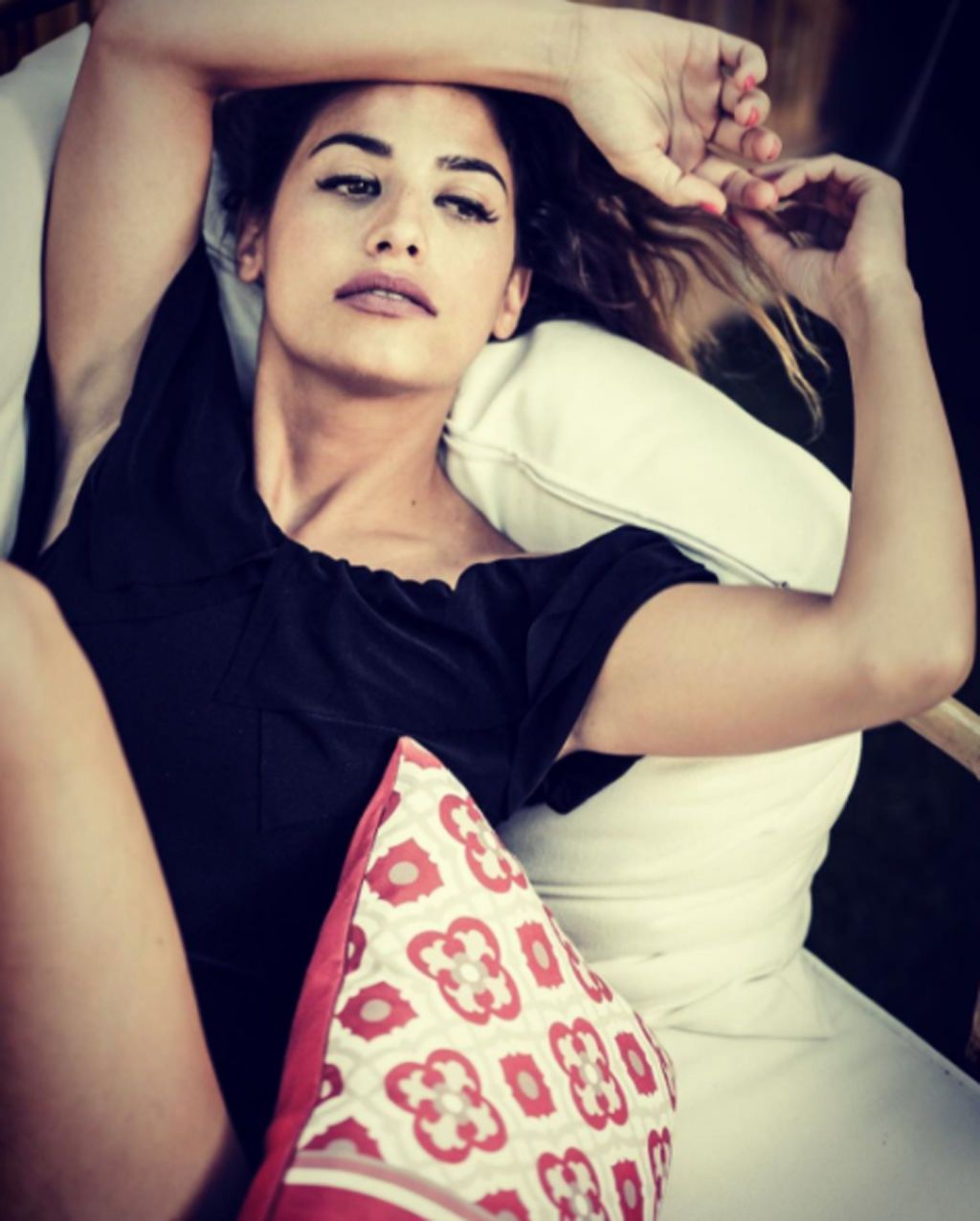 Beauty, Lip, Cool, Arm, Shoulder, Photo shoot, Eye, Hand, Photography, Muscle, 