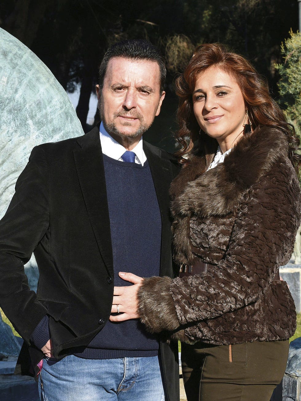 Outerwear, Event, Suit, Formal wear, Fur, Smile, Gesture, 