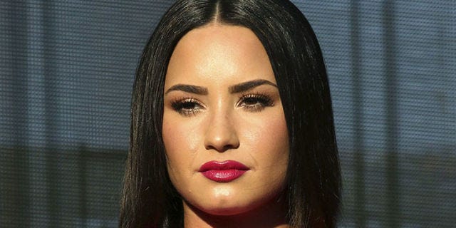 Face, Hair, Eyebrow, Lip, Forehead, Nose, Chin, Cheek, Hairstyle, Skin, 
