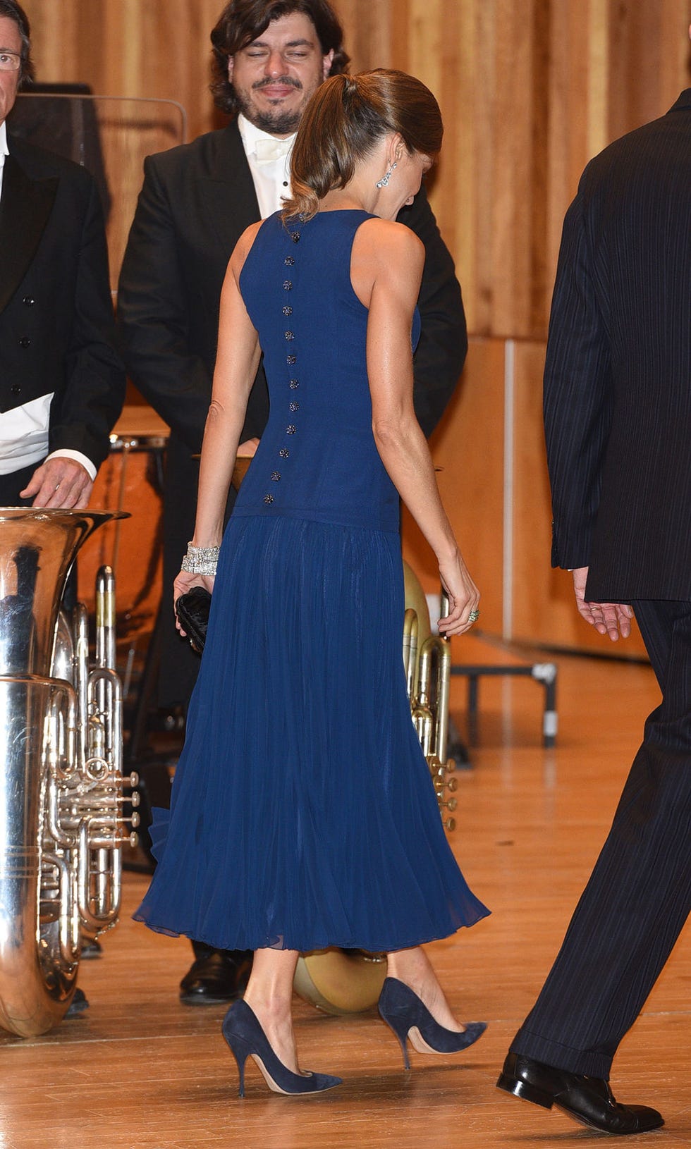 Dress, Clothing, Blue, Cobalt blue, Fashion, Footwear, Leg, Fashion model, Event, Cocktail dress, 