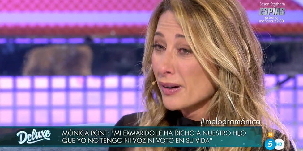 Hair, Facial expression, Blond, Television presenter, Chin, Nose, Hairstyle, Cheek, News, Newsreader, 