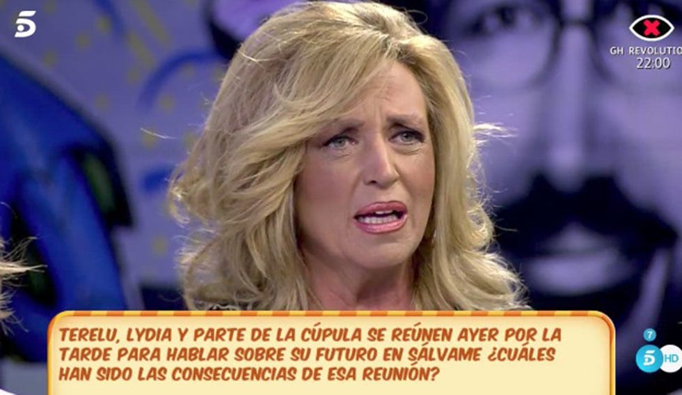 Hair, Face, Facial expression, Blond, News, Television presenter, Chin, Nose, Skin, Hairstyle, 