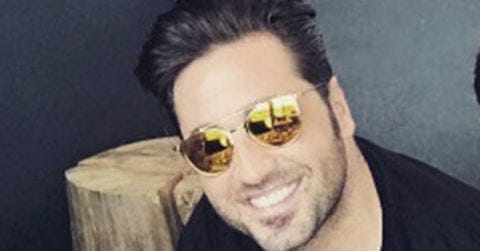 Eyewear, Hair, Sunglasses, Glasses, Cool, Forehead, Nose, Hairstyle, Chin, Facial hair, 