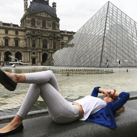 Leg, Human leg, Sitting, Tourism, Architecture, Physical fitness, Ankle, Monument, Vacation, City, 