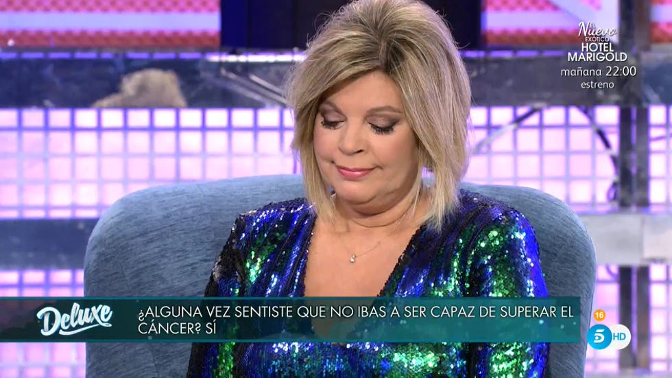 Music artist, Television presenter, Performance, Newsreader, Newscaster, Blond, Event, Singer, News, Television program, 