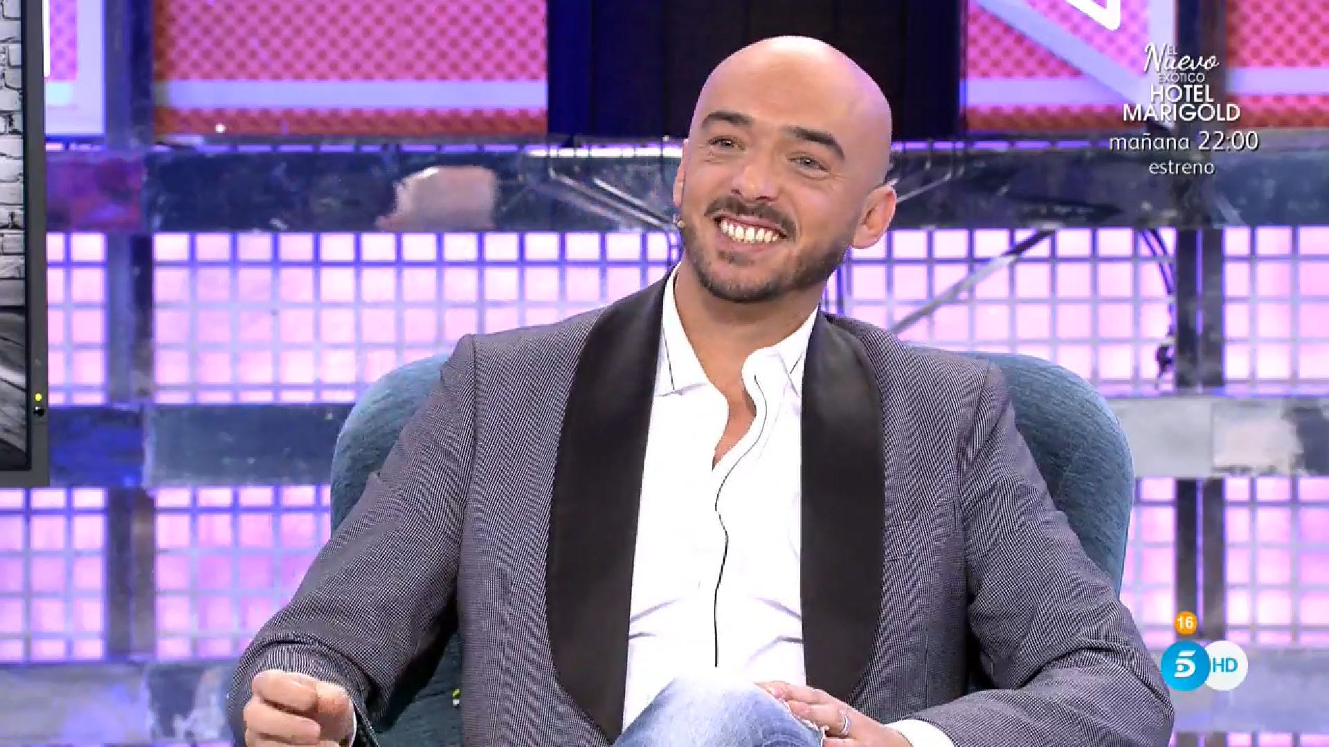 Television presenter, Newscaster, Newsreader, Music artist, Television program, Performance, Event, News, Spokesperson, Talent show, 