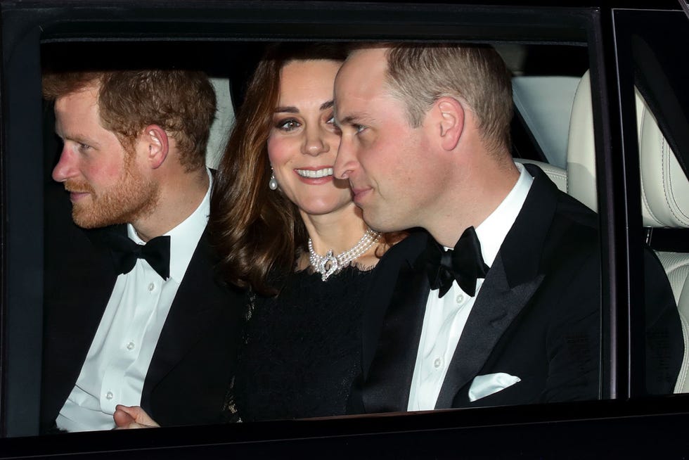 Nose, Cheek, Forehead, Suit, Event, Fun, White-collar worker, Formal wear, Official, Smile, 