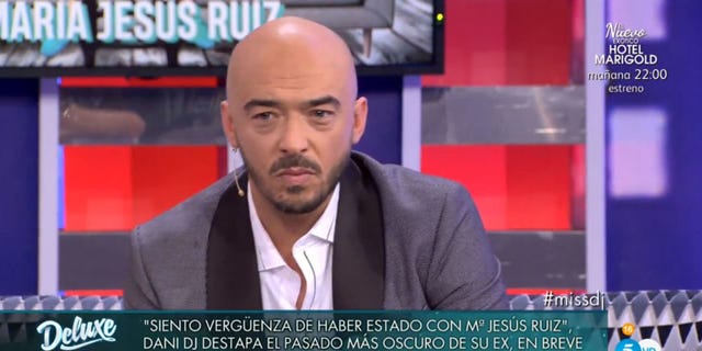 News, Newscaster, Speech, Spokesperson, Forehead, Television presenter, Newsreader, Media, Journalist, Facial hair, News, Newscaster, Speech, Spokesperson, Forehead, Television presenter, Newsreader, Media, Journalist, Facial hair,