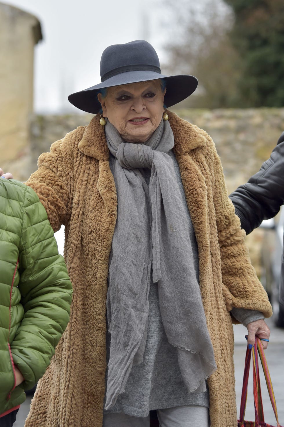 Clothing, Street fashion, Hat, Fashion, Fedora, Outerwear, Headgear, Fashion accessory, Coat, Jacket, 