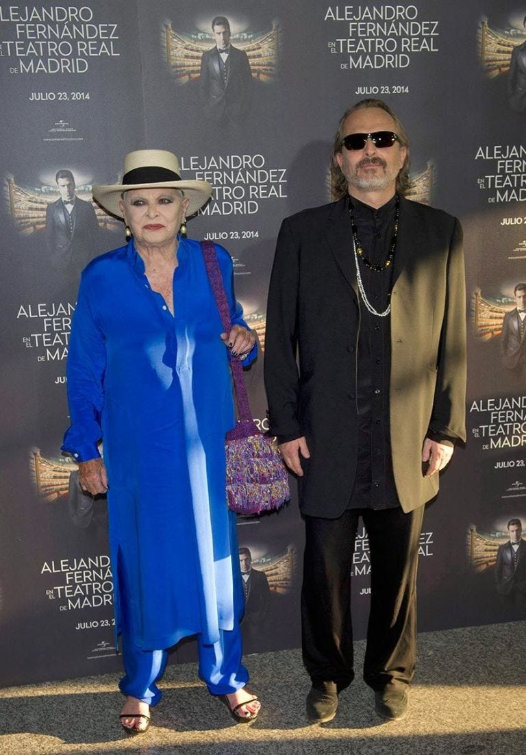 Lucía Bosé y su hijo Miguel