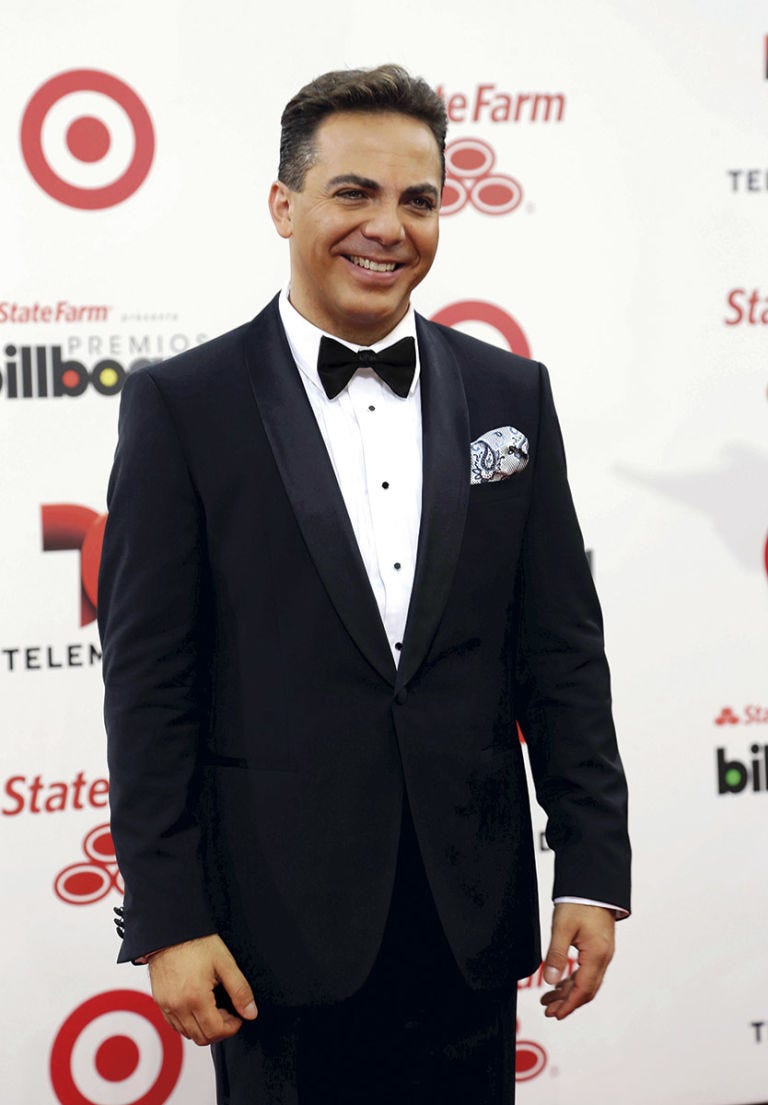 Suit, Formal wear, Tuxedo, Red carpet, Carpet, Tie, Premiere, Bow tie, Flooring, Event, 