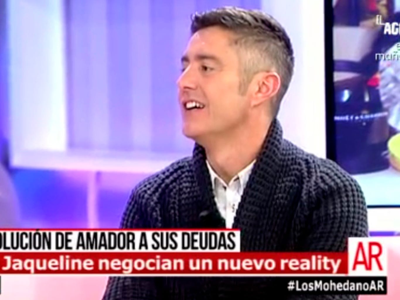 News, Facial expression, Spokesperson, Television presenter, Speech, Media, Newscaster, Chin, Newsreader, Forehead, 