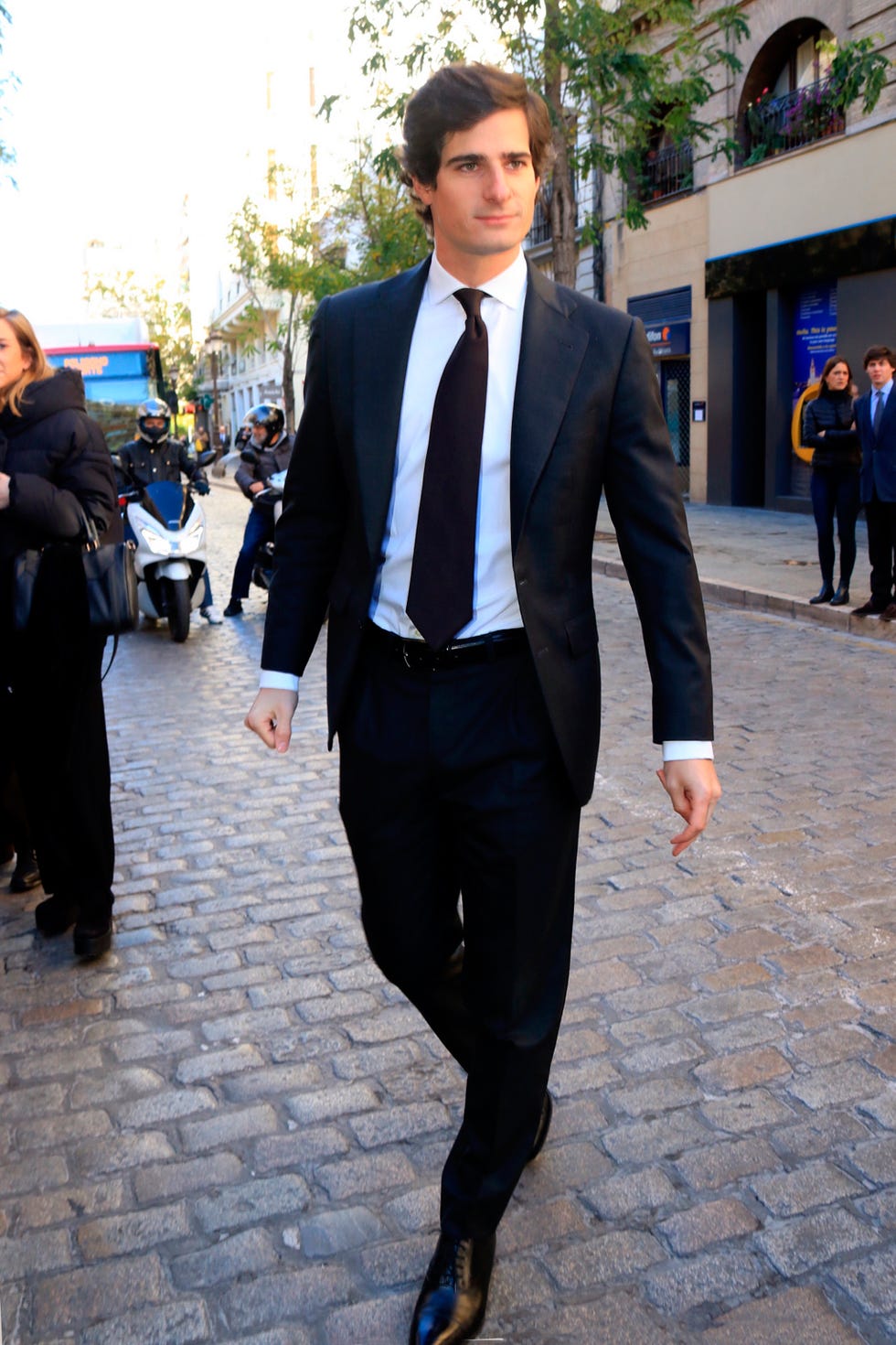 Suit, Clothing, Cobalt blue, Street fashion, Formal wear, Fashion, Tuxedo, Electric blue, Snapshot, Blazer, 