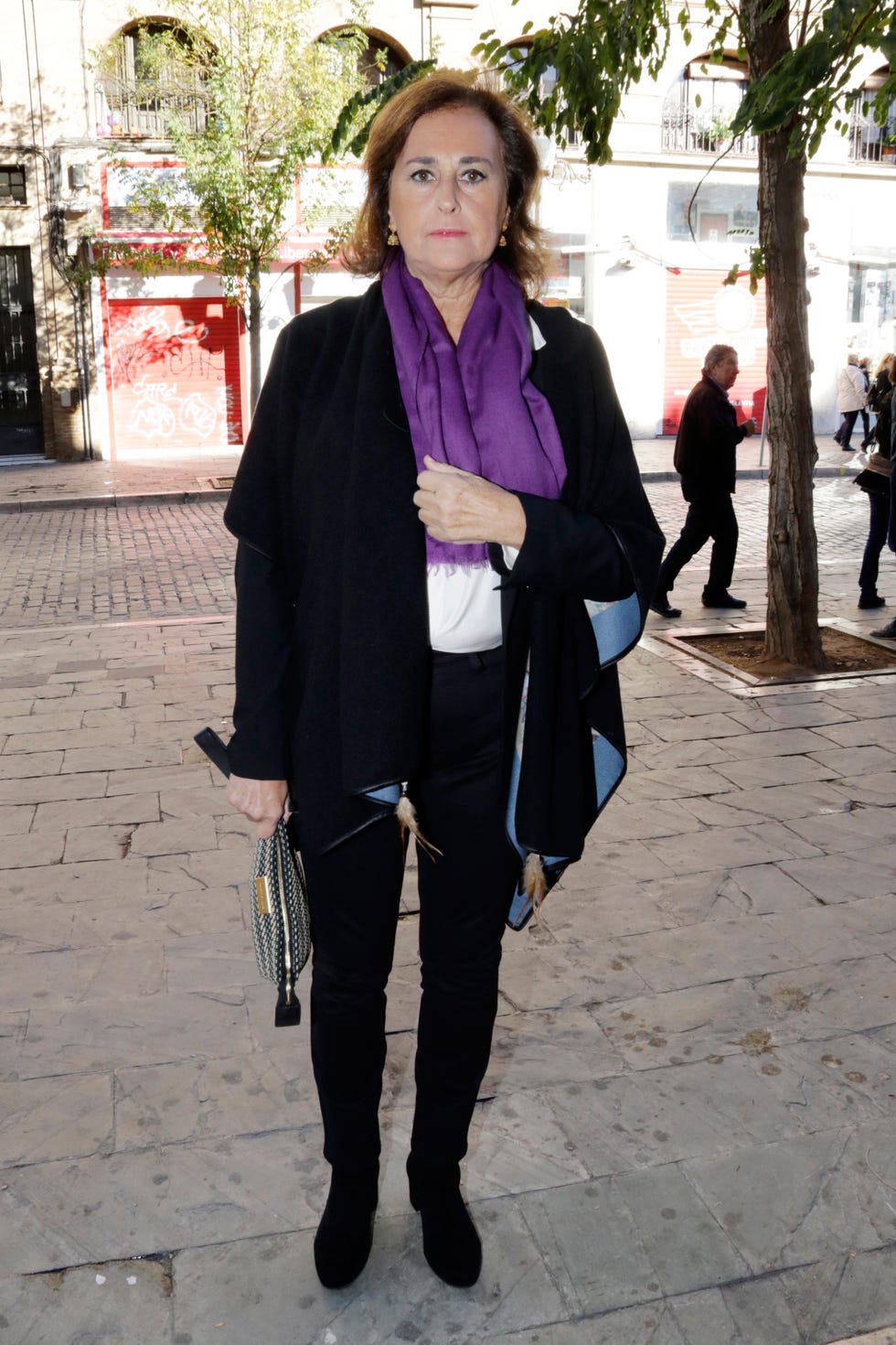 Clothing, Street fashion, Photograph, Fashion, Snapshot, Purple, Outerwear, Pink, Footwear, Jeans, 