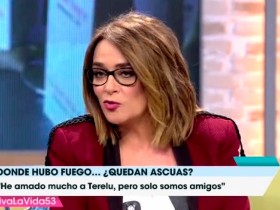 Eyewear, Hair, Blond, Face, Facial expression, News, Nose, Glasses, Cheek, Eyebrow, 