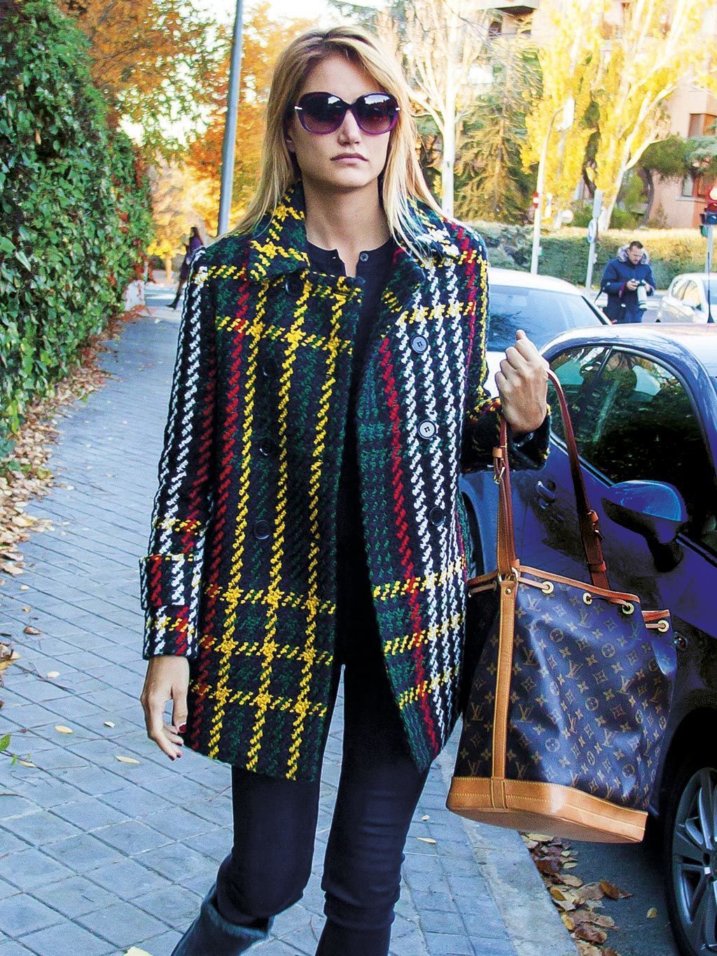 Plaid, Clothing, Tartan, Street fashion, Pattern, Fashion, Outerwear, Eyewear, Footwear, Design, 