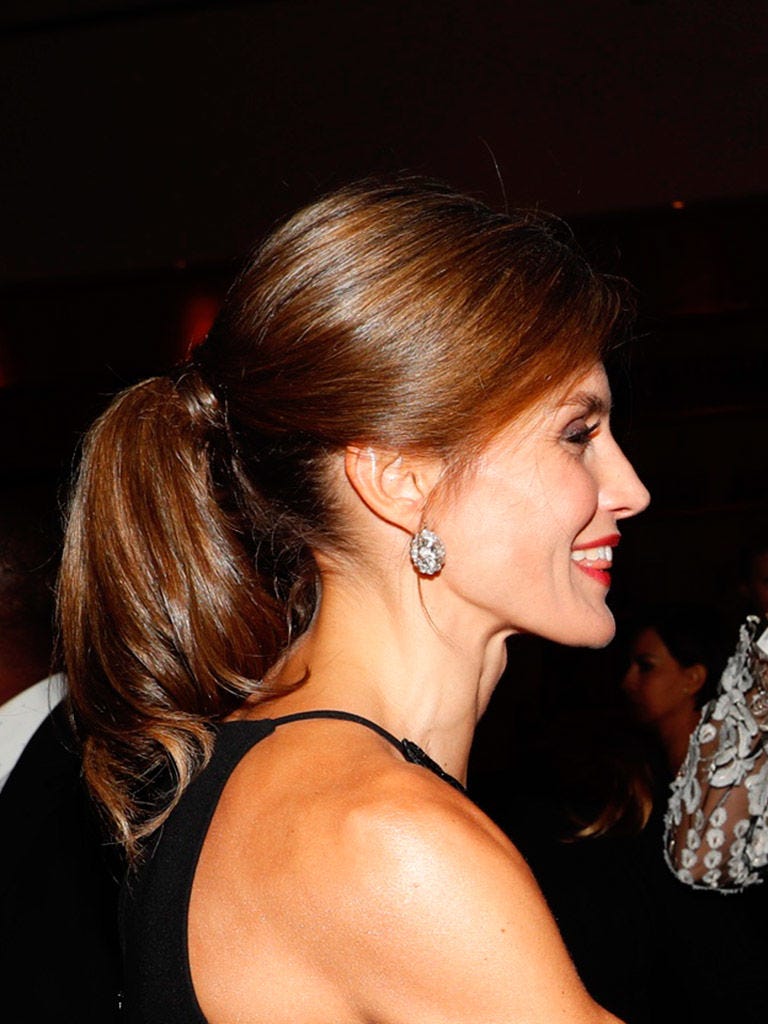 Hair, Hairstyle, Chin, Ear, Beauty, Brown hair, Long hair, Neck, Chignon, Blond, 
