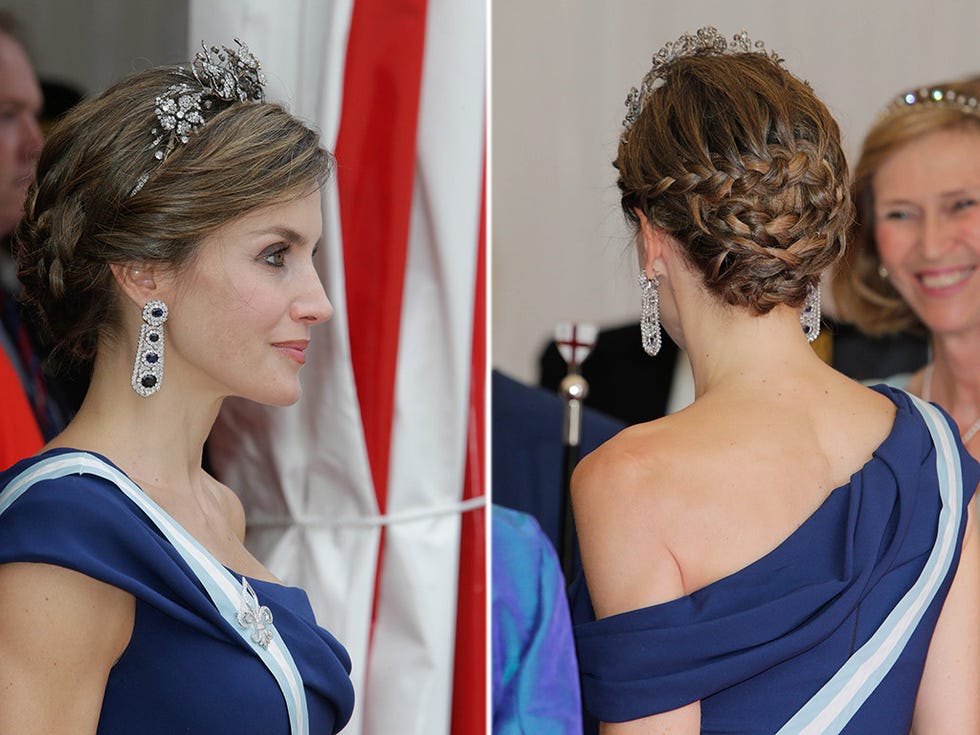 Hair, Hairstyle, Hair accessory, Beauty, Cobalt blue, Chignon, Headpiece, Chin, Tiara, Shoulder, 