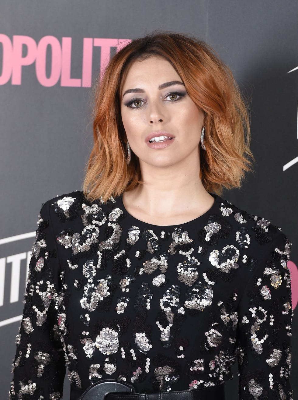 Hair, Hairstyle, Eyebrow, Shoulder, Beauty, Lip, Brown hair, Long hair, Premiere, Fashion, 