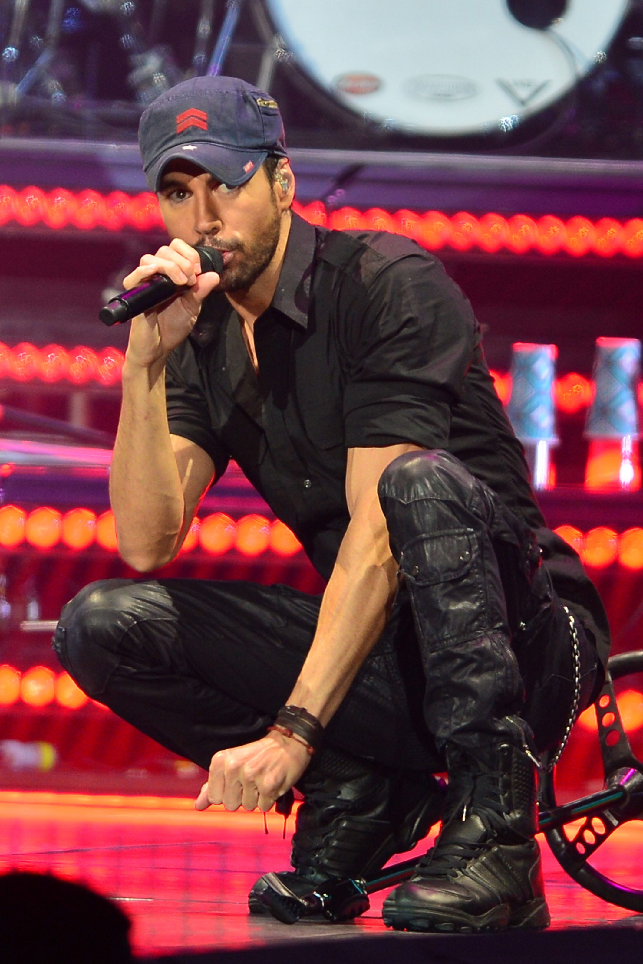 Performance, Entertainment, Music artist, Performing arts, Music, Event, Public event, Rapper, Stage, Singing, 