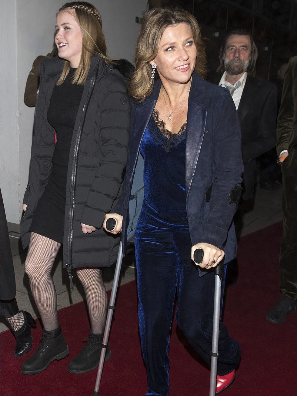 Outerwear, Fashion, Event, Premiere, Fur, Carpet, Blazer, Coat, Crutch, 